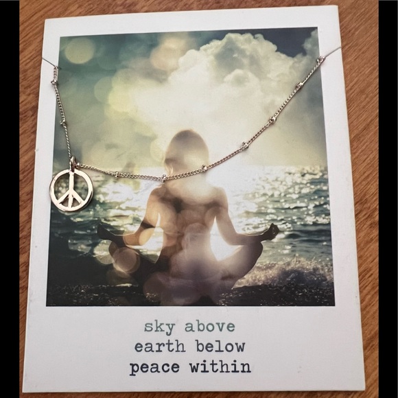 🆕 Francesca’s rose gold peace sign necklace. On original card. - Picture 2 of 5